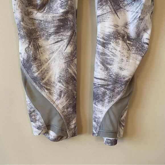 Lululemon Pace Perfect Crop (17") Breeze by White Light Cast / Light Cast - Picture 15 of 16